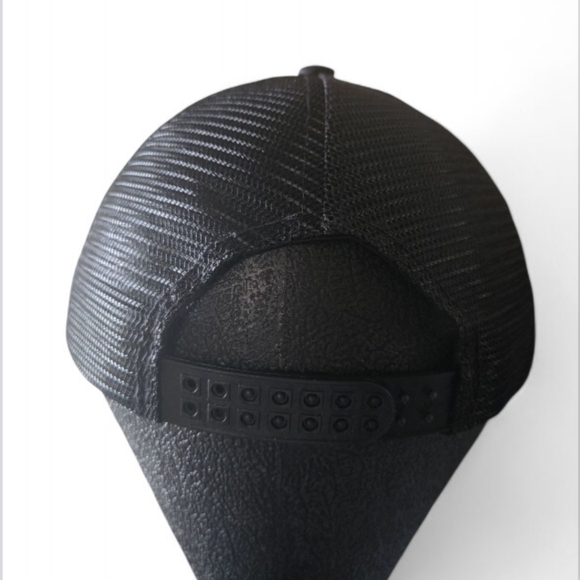 Black and White‎ Trucker Hat - Picture 4 of 4